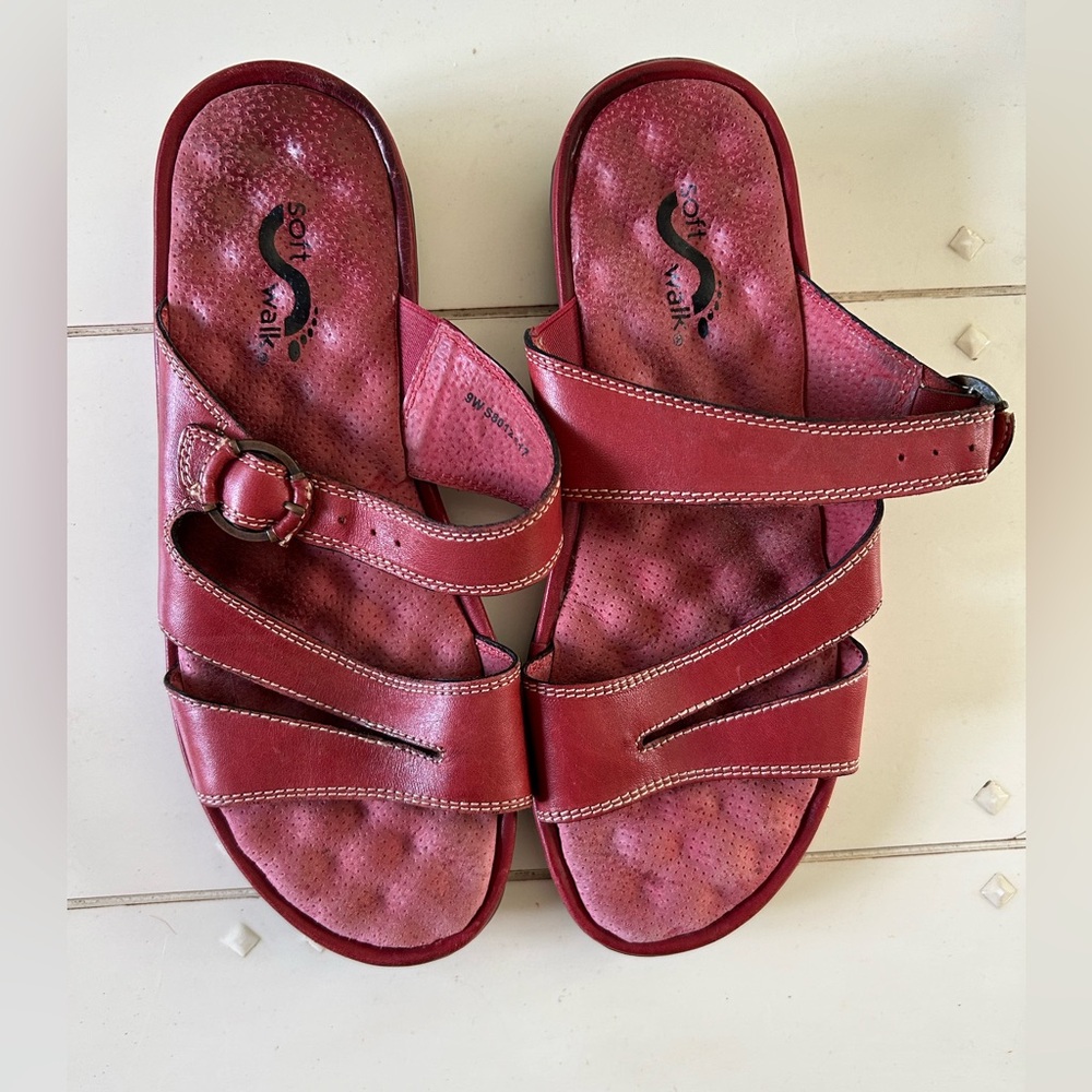 SoftWalk red leather slide sandal, size 9W